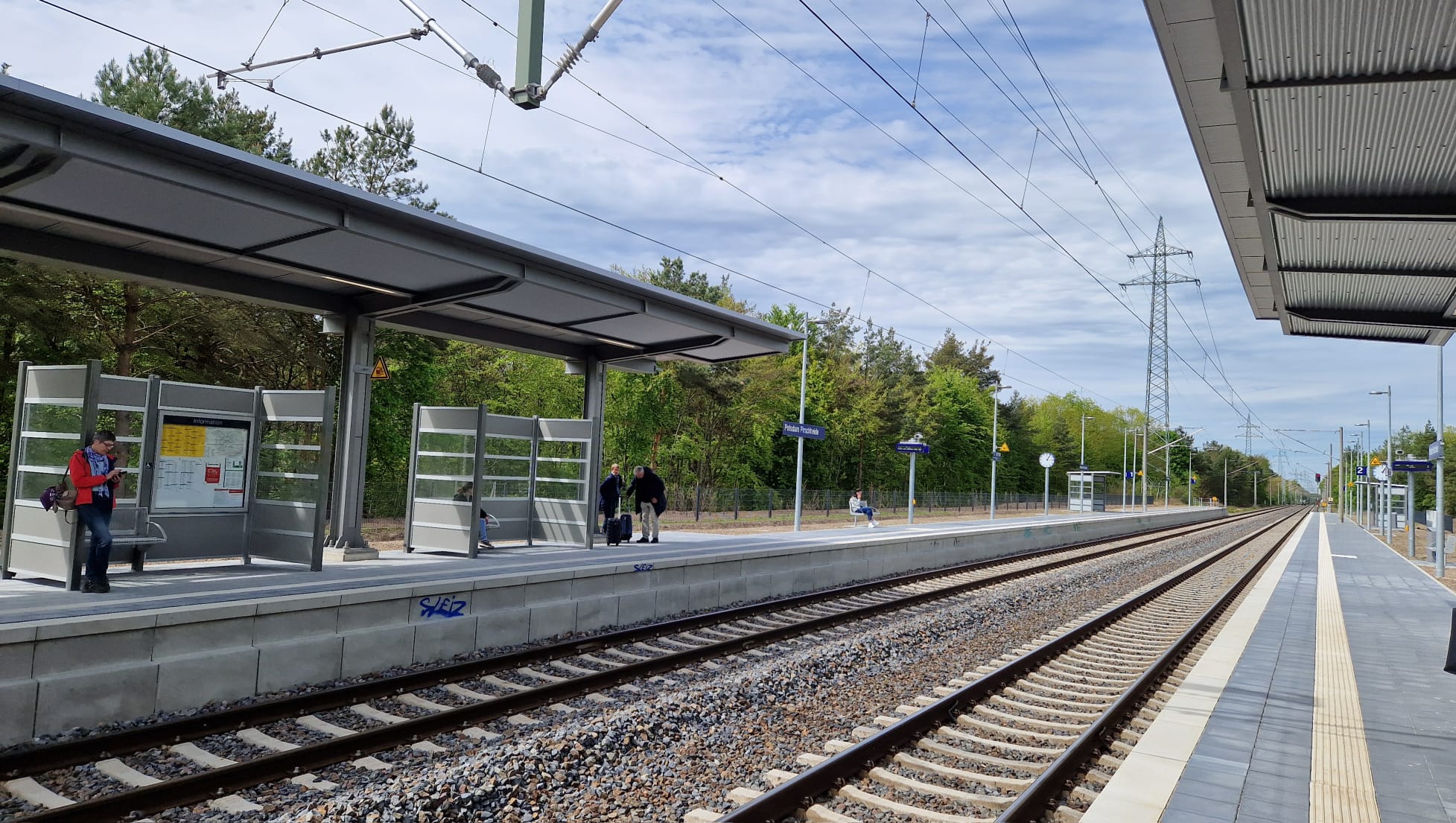 Potsdam-Pirschheide: Obere Bahnsteige und Gleisanlage (© LBV)