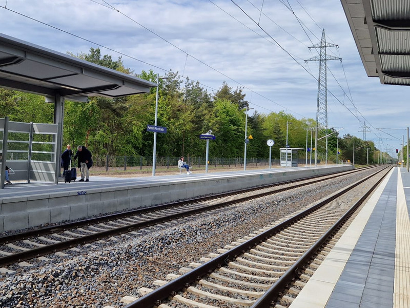 Potsdam-Pirschheide: Obere Bahnsteige und Gleisanlage